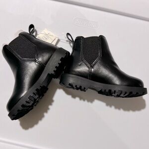 NWT Banana Republic Baby Chelsea lug sole Boot size 5/6